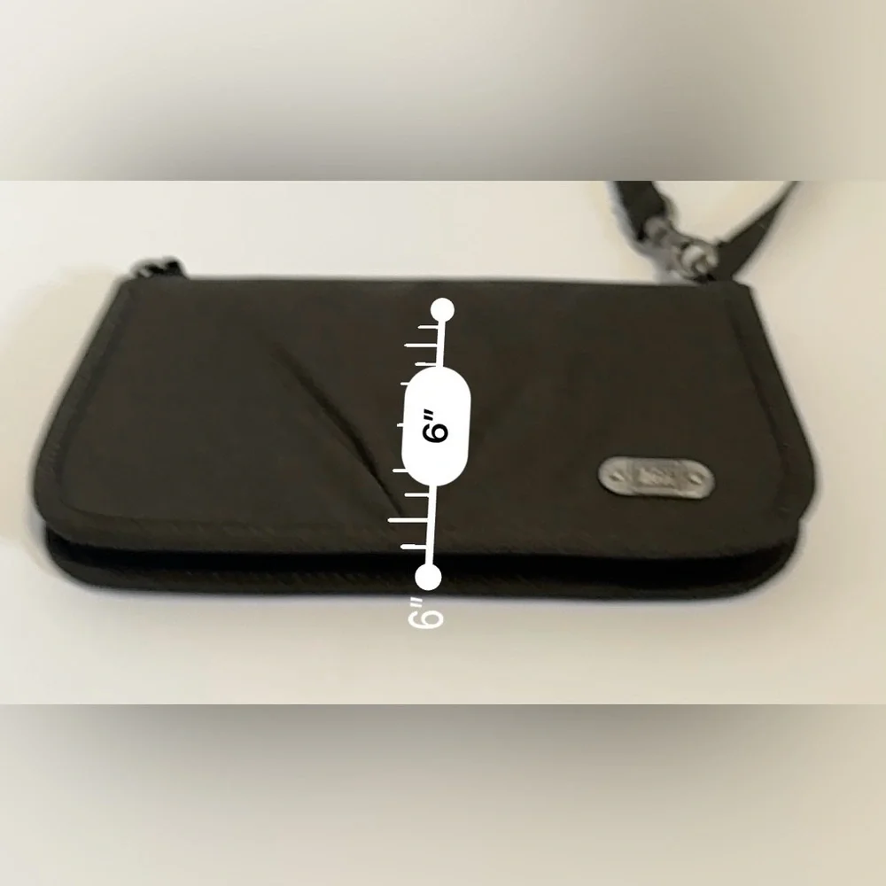 REI zip around wallet